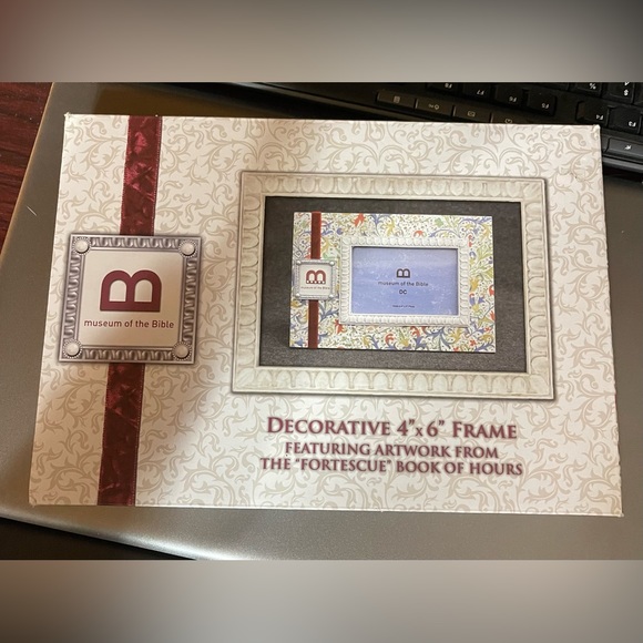 Fortescue Book of Hours Decorative 4”X6” picture frame. - Picture 5 of 8